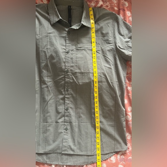 Lululemon “Like New” Grid Light Short Sleeve Shirt - XXL - Grey - Picture 5 of 10